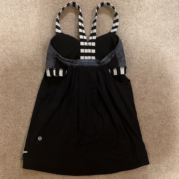 Lululemon tank size 2 - Picture 2 of 2